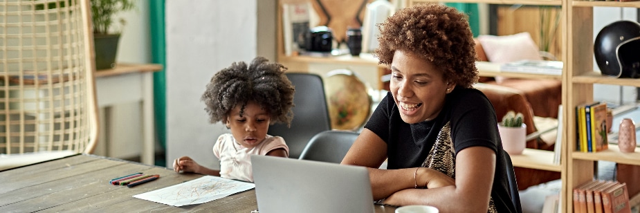 Como o RH pode apoiar as colaboradoras na maternidade e no home office