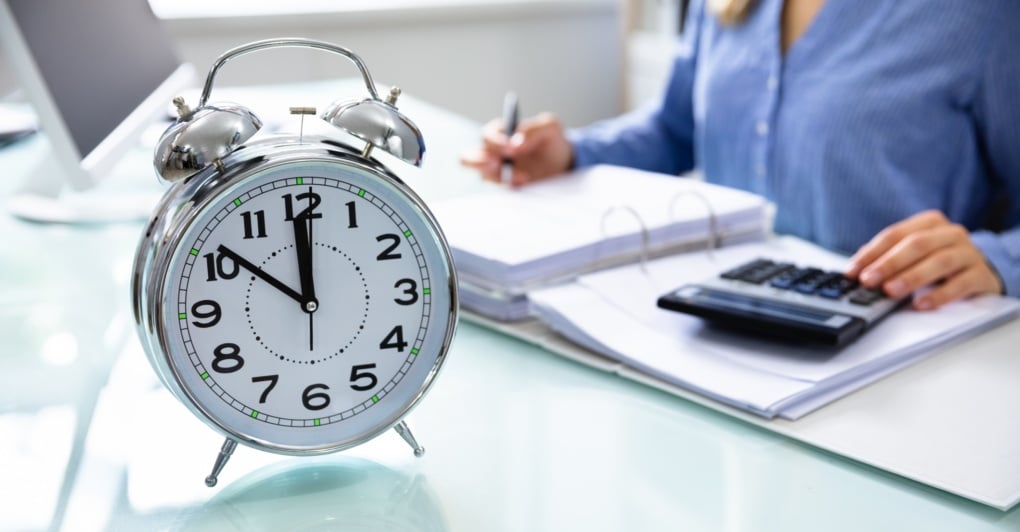 Como calcular hora extra: entenda todas as regras